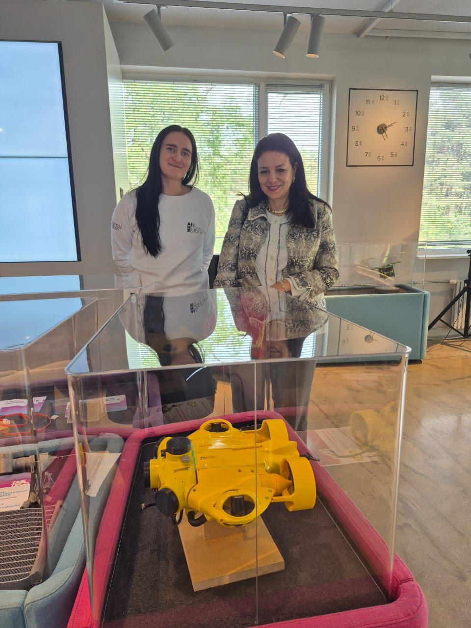 Madame la Ministre a visité le centre AIRE, la plateforme nationale estonienne dédiée à l’IA et à la robotique.