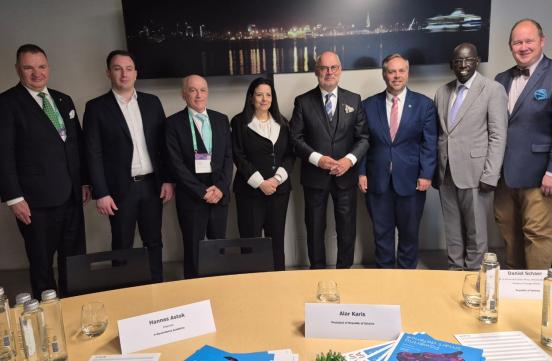 Dans le cadre de sa visite de travail, Madame la ministre a assisté, le 28 mai 2025, à une réunion organisée par le président de la République d'Estonie.