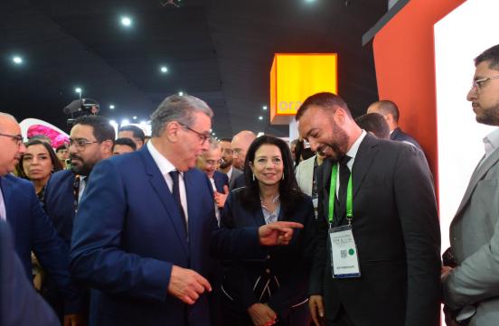 Monsieur le Premier Ministre Aziz Akhnoush et Madame la Ministre Amal Al-Falah Al-Sagroshny, accompagnée d'un certain nombre de ministres et d'autres personnalités, ont fait un tour de terrain du « Gitex Africa Maroc 2026 », organisé à Marrakech.
