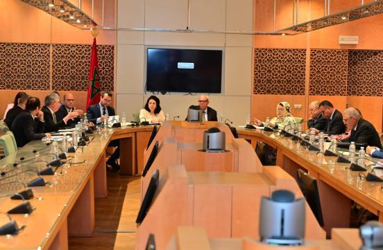 La Commission de l’Intérieur, des collectivités territoriales, de l’habitat, de la politique de la ville et des affaires administratives adopte le projet de loi organique n° 026.26 modifiant la loi relative aux nominations aux fonctions supérieures